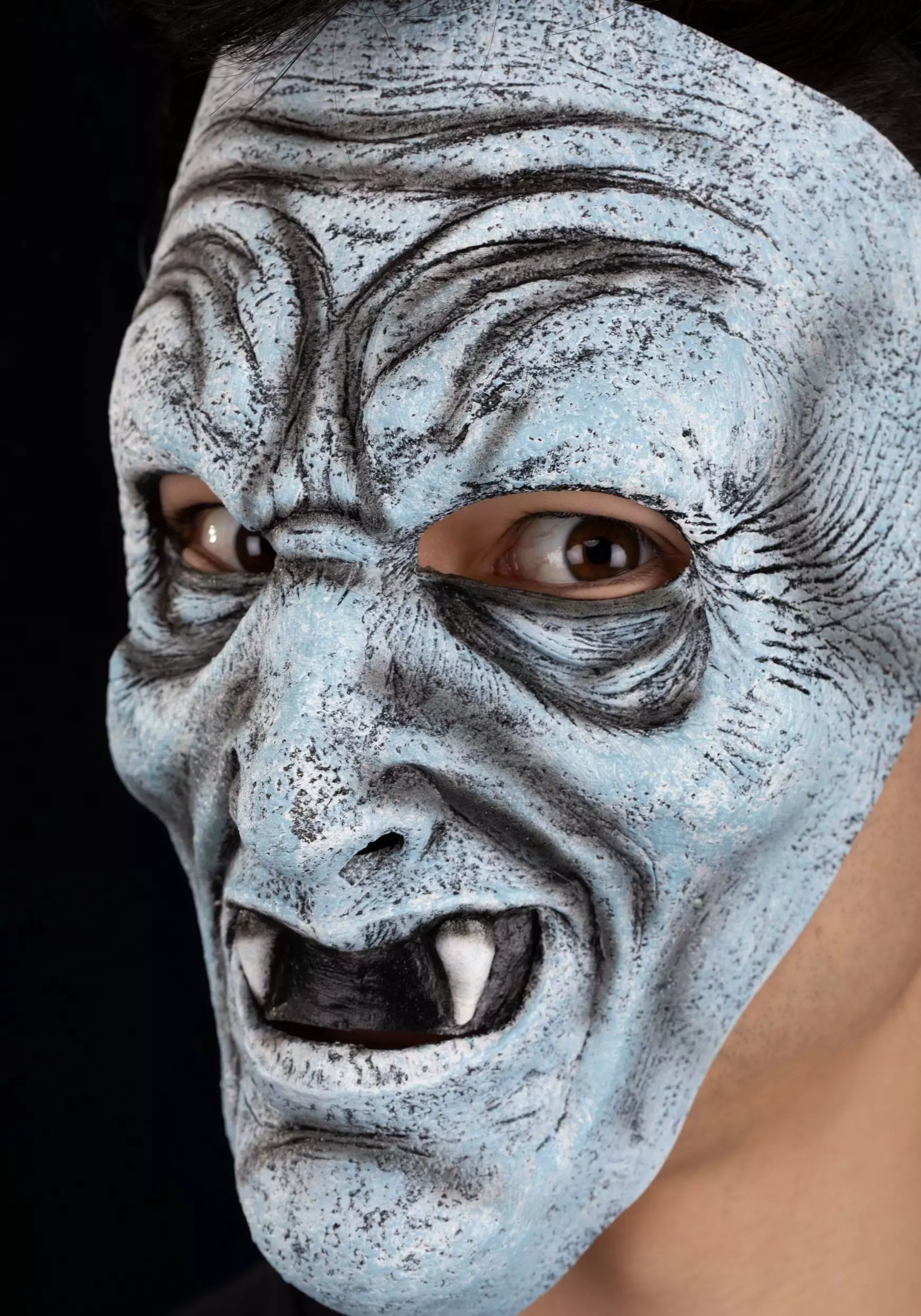 Oktober Studios Classic Vampire Mask For Adults 3 Oktober Studios Classic Vampire Mask For Adults - Image 3