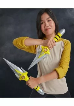 Hasbro Power Rangers Lightning Collection Mighty Morphin Yellow Ranger Power Daggers Prop Replica 12 Hasbro Power Rangers Lightning Collection Mighty Morphin Yellow Ranger Power Daggers Prop Replica -Scary Costumes store power rangers yellow ranger power daggers prop rep alt 4